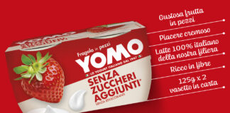 Dettaglio confezione yogurt Yomo Senza Zuccheri Aggiunti alla fragola con elenco caratteristiche: frutta in pezzi, cremosità, latte 100% italiano, ricco in fibre, vasetto in carta