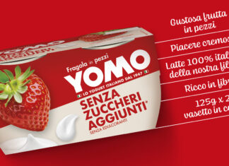 Dettaglio confezione yogurt Yomo Senza Zuccheri Aggiunti alla fragola con elenco caratteristiche: frutta in pezzi, cremosità, latte 100% italiano, ricco in fibre, vasetto in carta