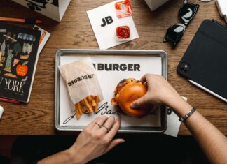 Joe Bastianich lancia JB Burger: il nuovo brand di hamburger a Milano
