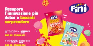 Prodotti e innovazioni The Fini Company presentati a Venditalia e TuttoFood 2026: confezioni di caramelle Crunchy Kisses e Mini Mochis su sfondo grafico colorato
