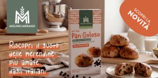 Confezione del Kit Pan Goloso Molino Merano, il preparato per home baking con lievito madre per realizzare merendine con gocce di cioccolato, mostrato in un contesto cucina insieme al prodotto finito