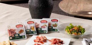 Confezioni di Moser Speck Alto Adige IGP nei formati Stick, Cubetti, Sfilacci e Tapas con vassoio di degustazione e pane tipico