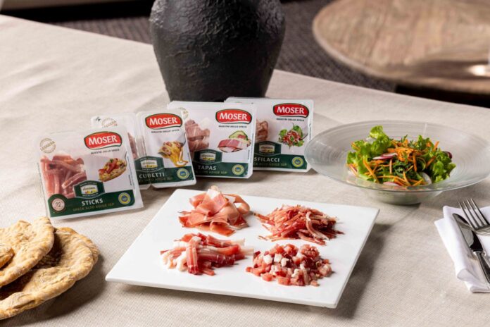 Confezioni di Moser Speck Alto Adige IGP nei formati Stick, Cubetti, Sfilacci e Tapas con vassoio di degustazione e pane tipico