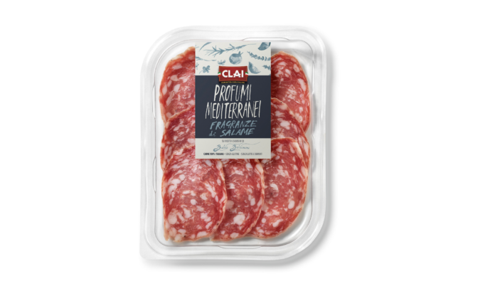 Vaschetta di salame affettato CLAI Profumi Mediterranei Fragranze di Salame, novità presentata a Tuttofood 2026. L'etichetta mostra il logo CLAI e la dicitura 