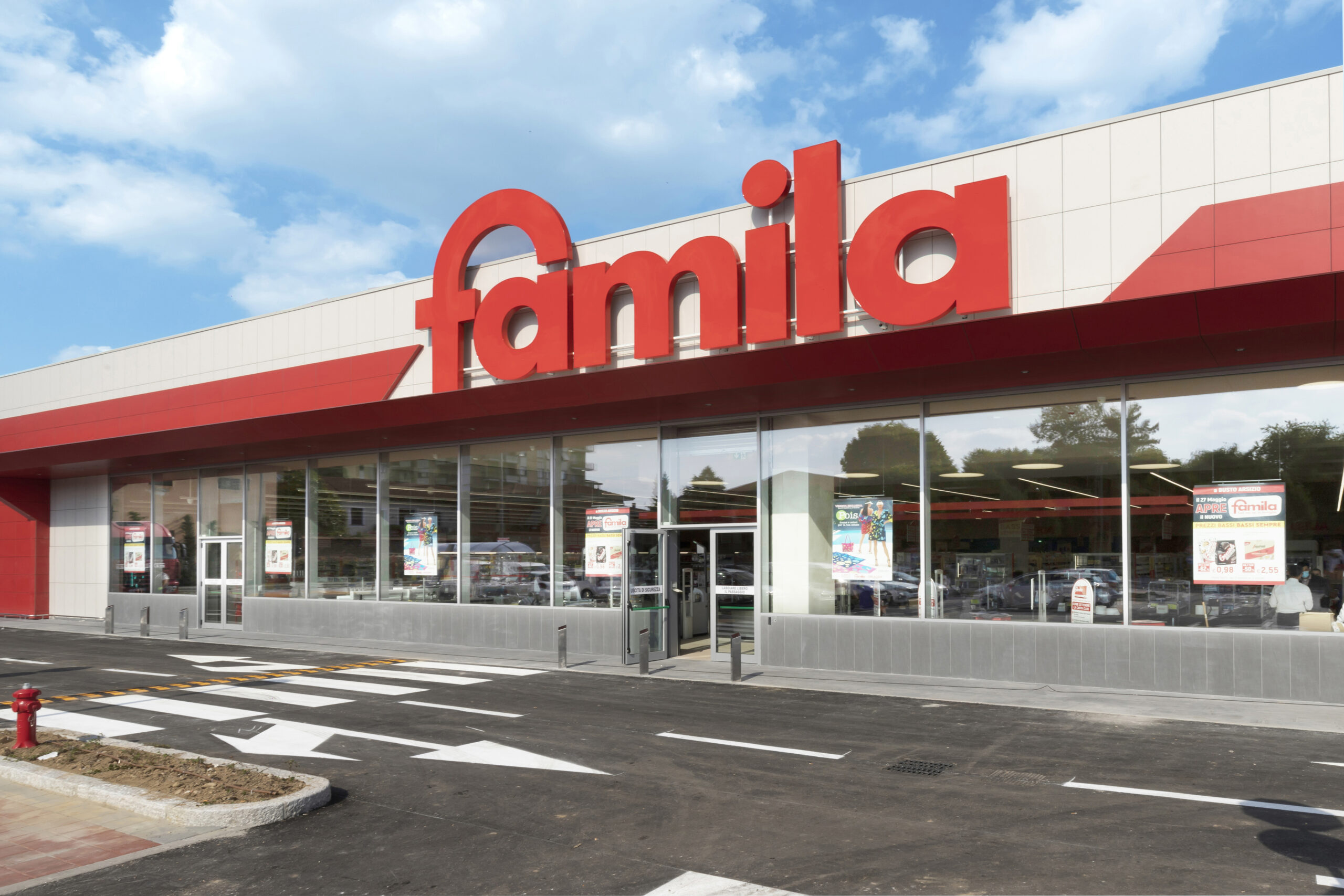 MAXIDIFamila_Bustoarsizio_Apertura-1.jpg