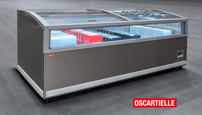Isole refrigerate Oscartielle: dettaglio del nuovo modello Antares Maxi con coperture scorrevoli push per l'esposizione nei supermercati