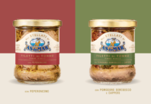 Gli Stellati di ASdoMAR: il tonno premium diventa gourmet Due vasi di vetro della linea Gli Stellati AsDoMar mostrano i filetti di tonno premium in olio d'oliva: a sinistra la referenza con peperoncino, a destra quella con pomodoro semisecco di Sardegna e capperi, entrambi con packaging trasparente e tappo color oro