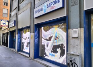 Acqua & Sapone si rinnova con il digital signage a Milano Acqua & Sapone Milano