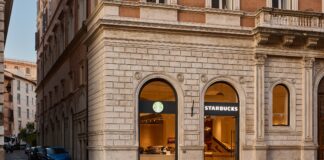 Starbucks inaugura a Roma (e in Italia) caffetteria+book crossing