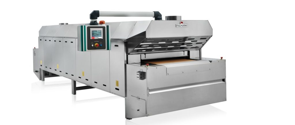 Industrial tunnel oven with conveyor belt by Italforni