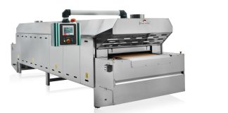 Industrial tunnel oven with conveyor belt by Italforni