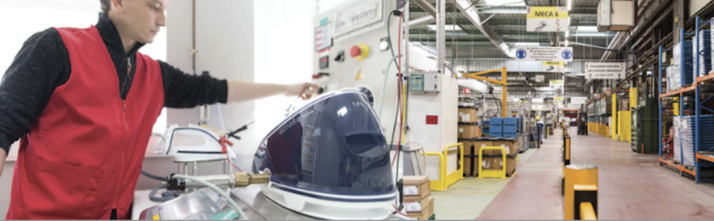 With around 200 robots and cobots, the SEB group's site in Pont-Évêque, for the production of irons and steam generators, is highly automated.