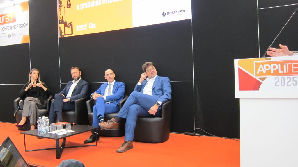 From the left: Sabrina Giannarelli (Samsung Electronics Italia), Ettore Jovane (Samsung Air Conditioner Europe), Alberto Di Luzio (Midea Italia), and Domenico Di Canosa (Smart Buildings Alliance for Smart Cities)