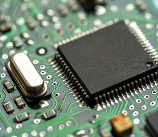 The (re)centrality of electronic components in the era of energy and digital transition Electronic components