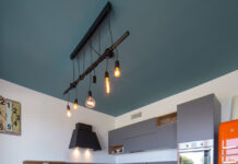 Distinctive elements