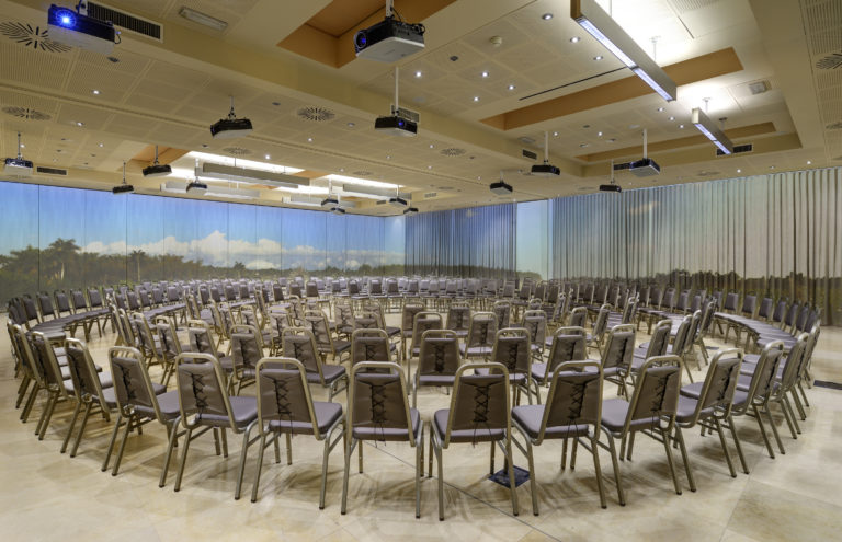 Eventi dal forte impatto emotivo nella sala congressi immersiva dell’Enterprise Hotel