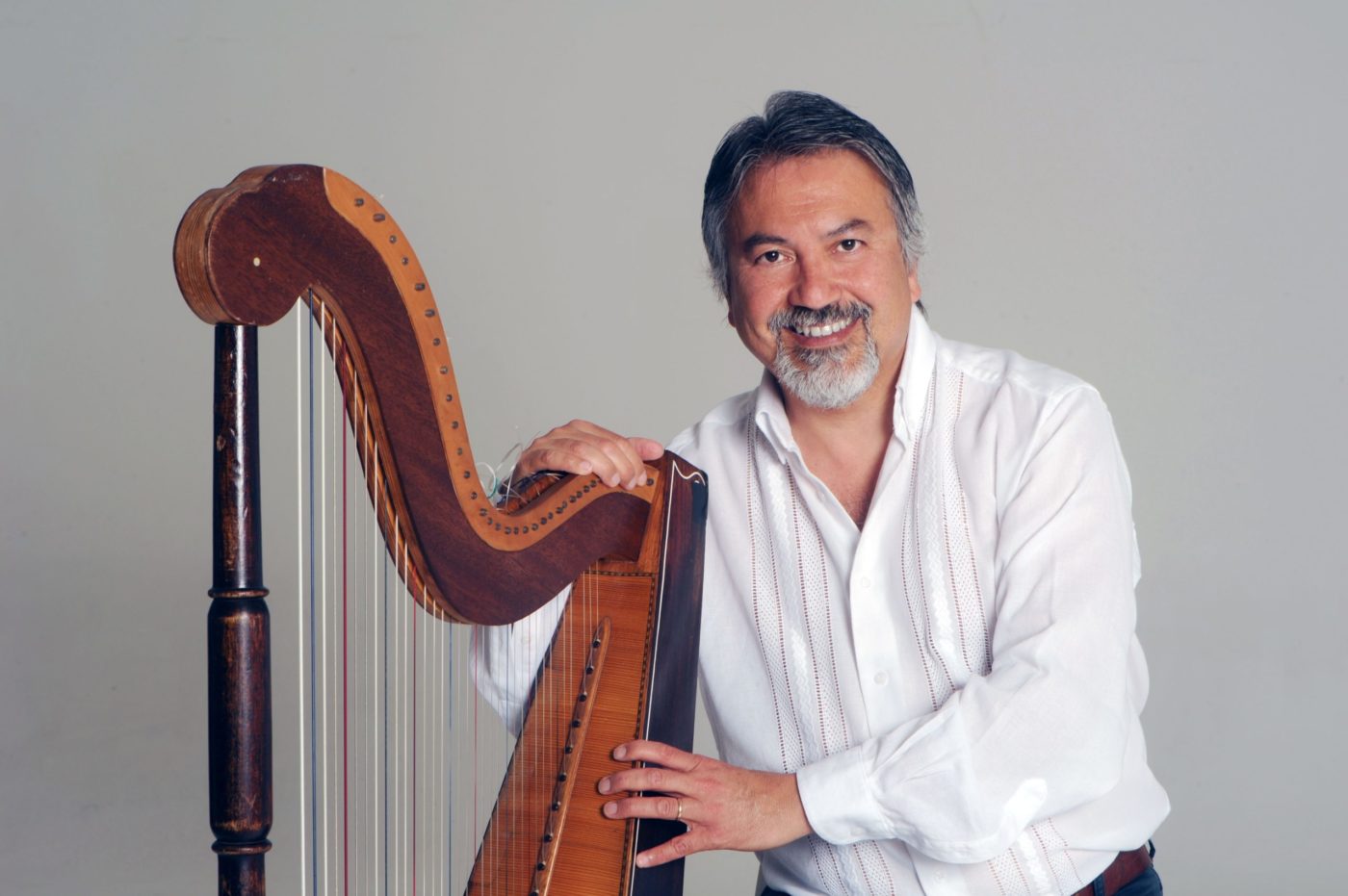 In Musica, Lincoln Almada