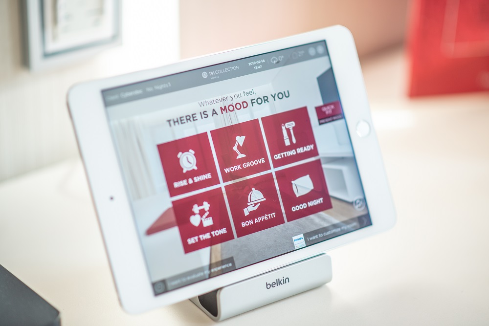 Il tablet a disposizione dell'ospite nella Mood Room