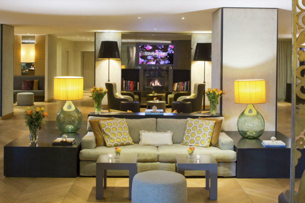 La lobby dello Starhotels Michelangelo di Firenze