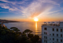 Sorrento, l’Hotel Mediterraneo ridisegna la sua terrazza-simbolo: ecco il nuovo Vista Sky Bar
