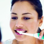 Come prevenire la demineralizzazione dello smalto nei trattamenti ortodontici fissi