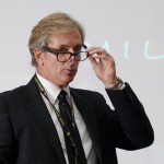 Usando il microscopio appare tutto più semplice