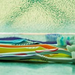 4 fattori chiave per migliorare la rimozione della placca e prevenire la carie sensibilità dentinale terapia non chirurgica pazienti: Spazzolamento con spazzolino manuale placca, prevenzione della carie, alitosi,cavo orale spazzolino, igiene orale, lavare i denti