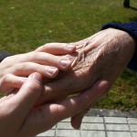 Una passione senza età: ai test di medicina candidati dai 17 ai 72 anni mani generazioni età test medicina passione