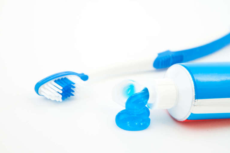 Approccio evidence-based ai dentifrici ai carboni attivi