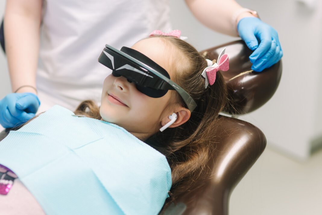 Close,Up,Of,Little,Girl,In,Vr,Glasses,And,Wireless