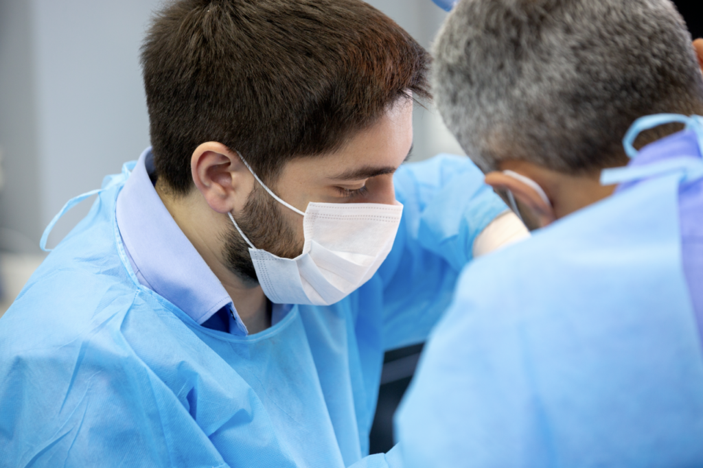 Rigenerare o estrarre il dente con grave difetto intraosseo: indicazioni a lungo termine