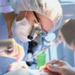 La clorexidina in implantologia: un alleato nella gestione delle fasi pre e post-operatorie