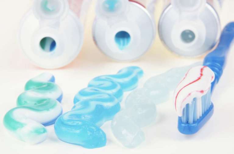 Pigmentazioni dentali, quali dentifrici è meglio raccomandare