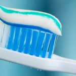 Il fluoro? È efficace, ma per la vera prevenzione non basta Fluoro prevenzione