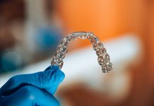 Un nuovo rivestimento antibatterico per “retainer trasparenti” rivestimento antibatterico