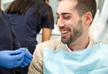 Trattamento ortodontico fisso e gingival display. Le estrazioni di premolari influenzano il sorriso? Trattamento ortodontico fisso