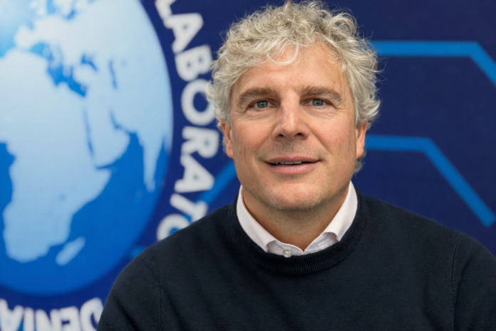 Professional headshot with blue logo Hugo Van Loenen MediMatch