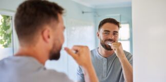Spazzolare i denti, un gesto personale difficile da cambiare Spazzolare i denti