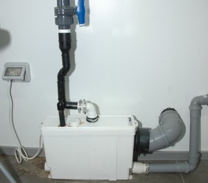 PER GLI SCARICHI DEL BAGNO dei dipendenti (wc + lavabo) è stato utilizzato Sanipack.