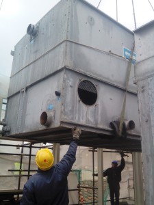 LA SOSTITUZIONE delle due torri di evaporazione per il condizionamento della Galleria degli Uffizi.