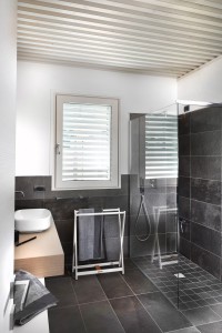 CURA DEL DETTAGLIO. Finiture e particolari costruttivi sono stati sviluppati dallo studio di progettazione d'interni Artheco, per permettere la personalizzazione dello spazio abitato secondo i gusti dei proprietari.