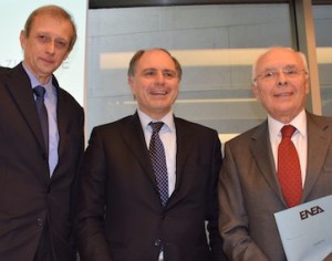 Nella foto Piero Fassino, Presidente dell’ANCI, Paolo Buzzetti, Presidente dell’ANCE e Giovanni Lelli, Commissario dell’ENEA