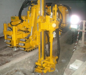 I LAVORI di trivellazione per la posa delle sonde.