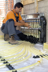 L’impianto è allacciato a un collettore di tipo industriale provvisto di 11 attacchi; esso è posizionato in una nicchia e viene installato facilmente con le staffe di supporto.