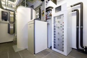 Al riscaldamento, raffrescamento e acqua sanitaria provvede un sistema in pompa di calore Stiebel Eltron WPF 13 cool.