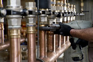 DUREVOLE E SALUBRE. La scelta di realizzare con il rame le reti di distribuzione dell'impianto di riscaldamento è motivata dall'affidabilità del materiale, dalla resistenza alla corrosione e dalle sue caratteristiche igienico-sanitarie.