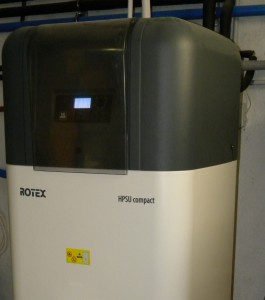 L’UNITÀ INTERNA della pompa di calore aria/acqua, con accumulo acs.