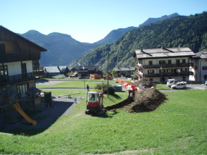 I LAVORI che hanno preceduto la posa del sistema di teleriscaldamento nel Comune di Sauris (Ud).