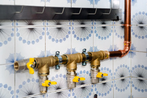 Con la pressatura, il montaggio avviene in modo pulito e sicuro, eliminando la necessità di sgomberare tutto l'ambiente prima dell'intervento. 