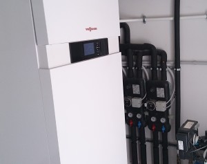 PRIMA VILLETTA: l’impianto è composto da caldaia a condensazione e collettori solari termici.